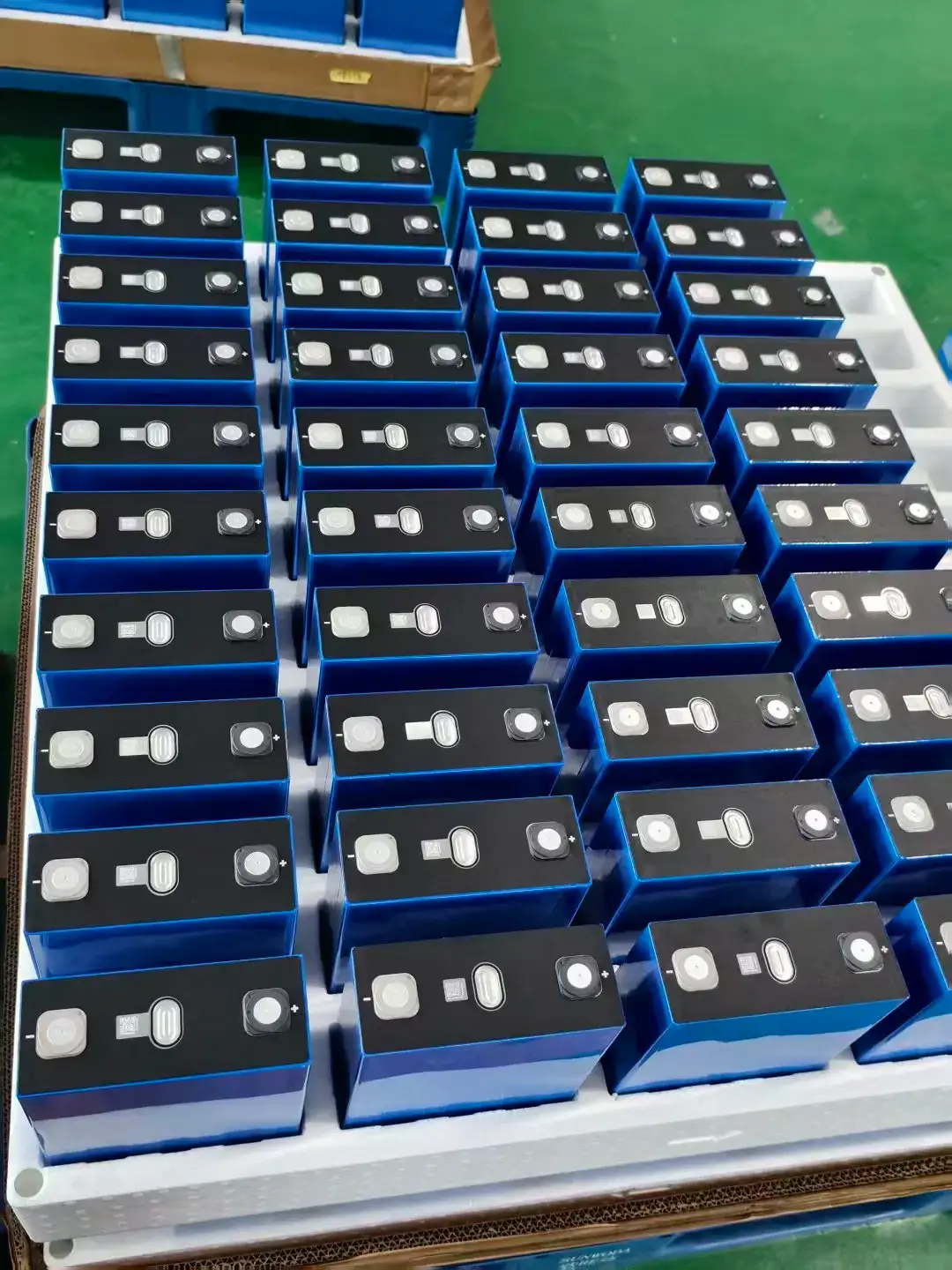 3.2V 150Ah LiFePO4 Prismatic Battery for Solar Systems product detail 2